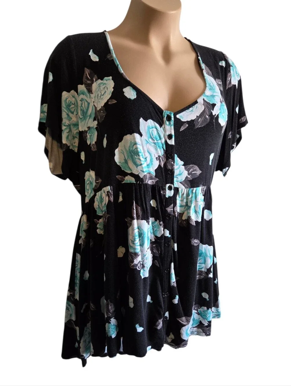 Torrid Floral Button Down V-Neckline Short Sleeve Babydoll Top Size 4 Pre-Owned